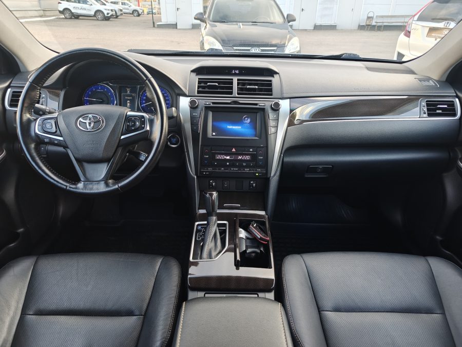 Toyota Camry, 2016