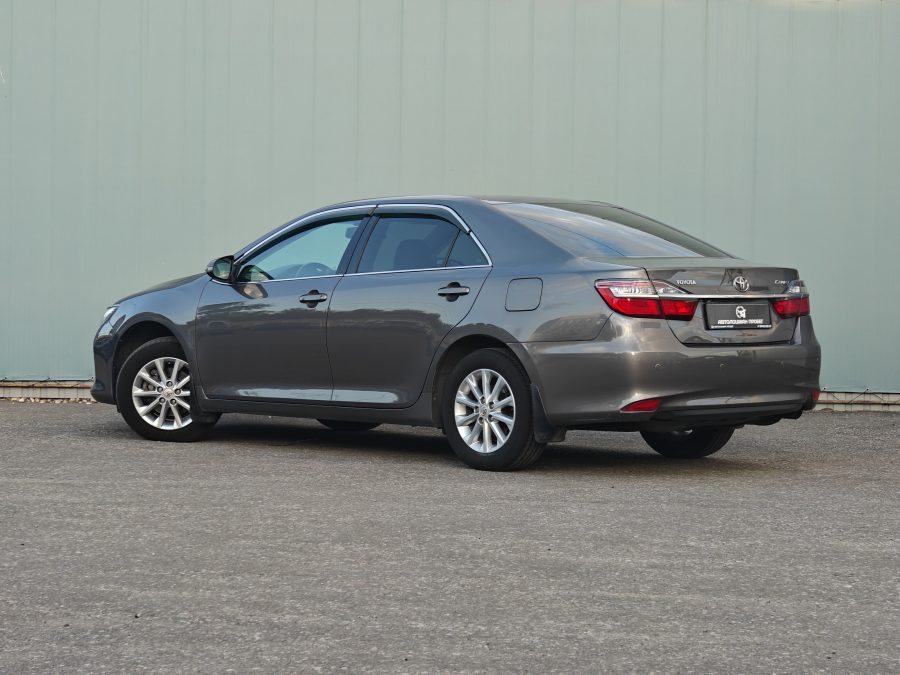 Toyota Camry, 2016