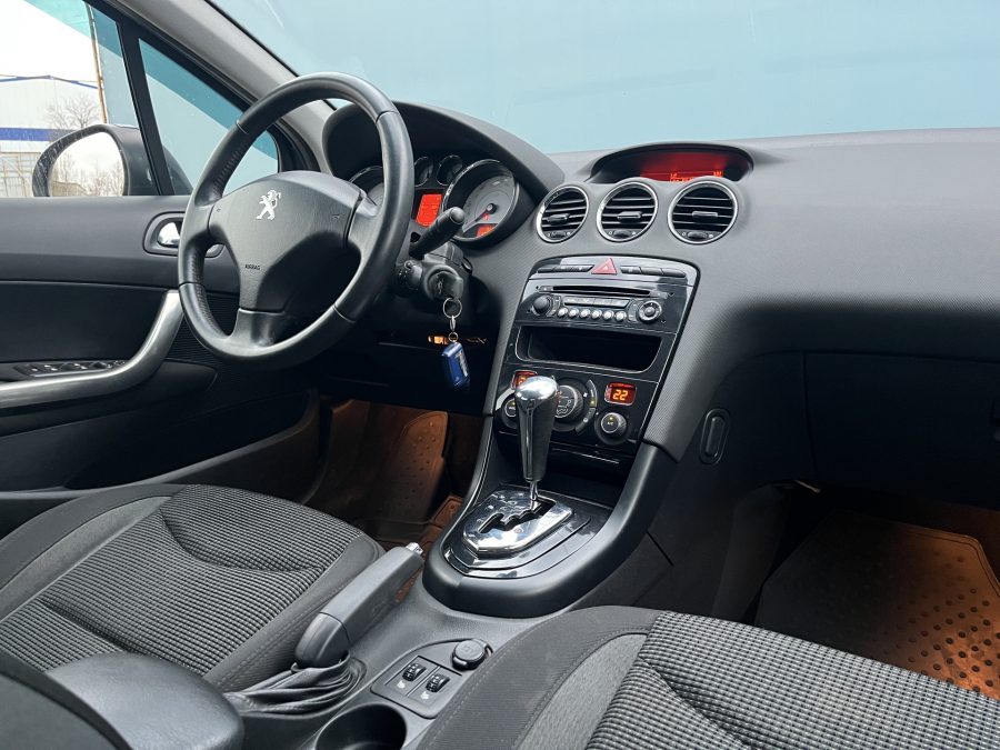 Peugeot 408