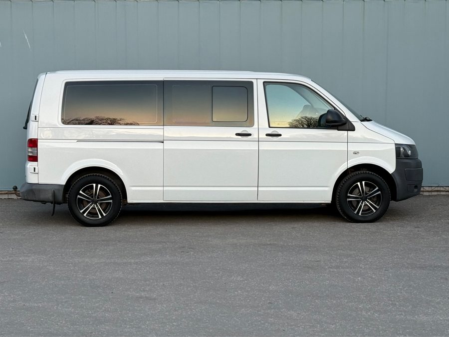 Volkswagen Caravelle 2.0 MT