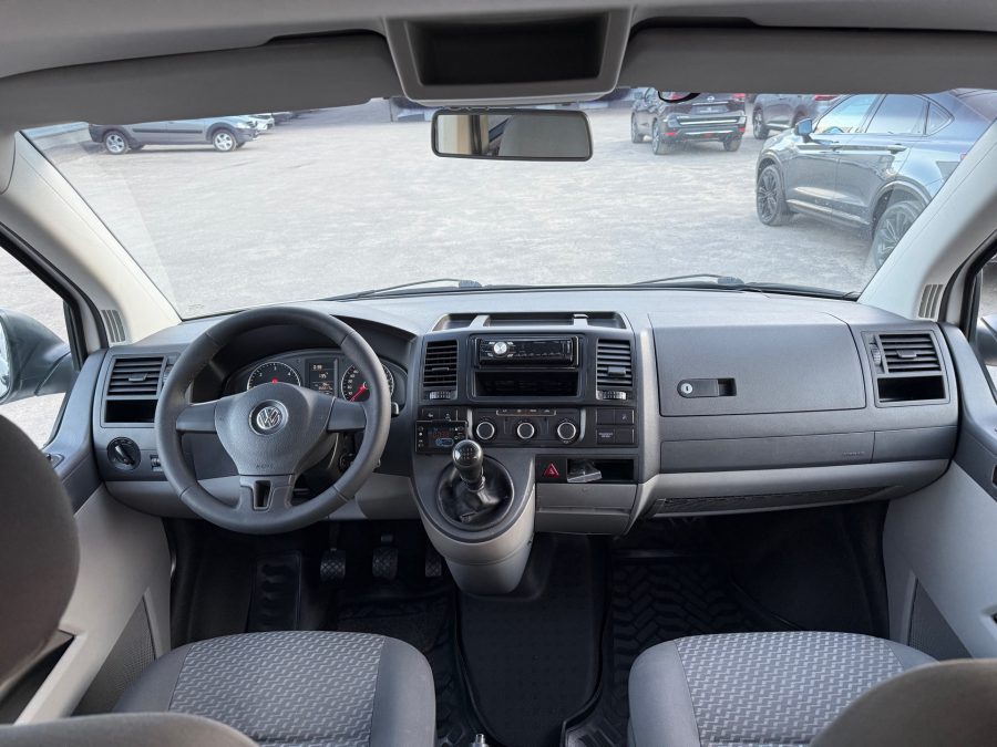 Volkswagen Caravelle 2.0 MT