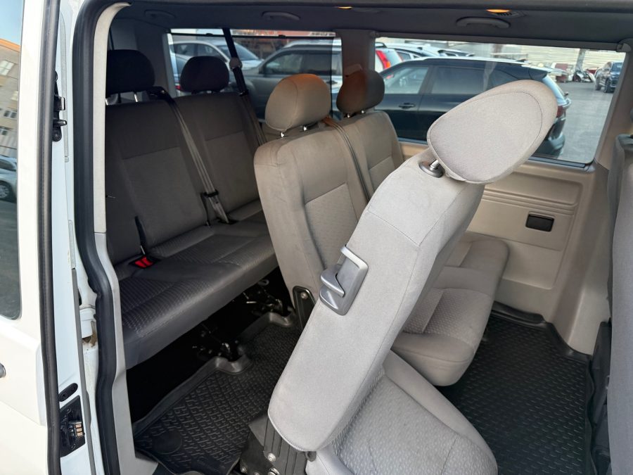 Volkswagen Caravelle 2.0 MT