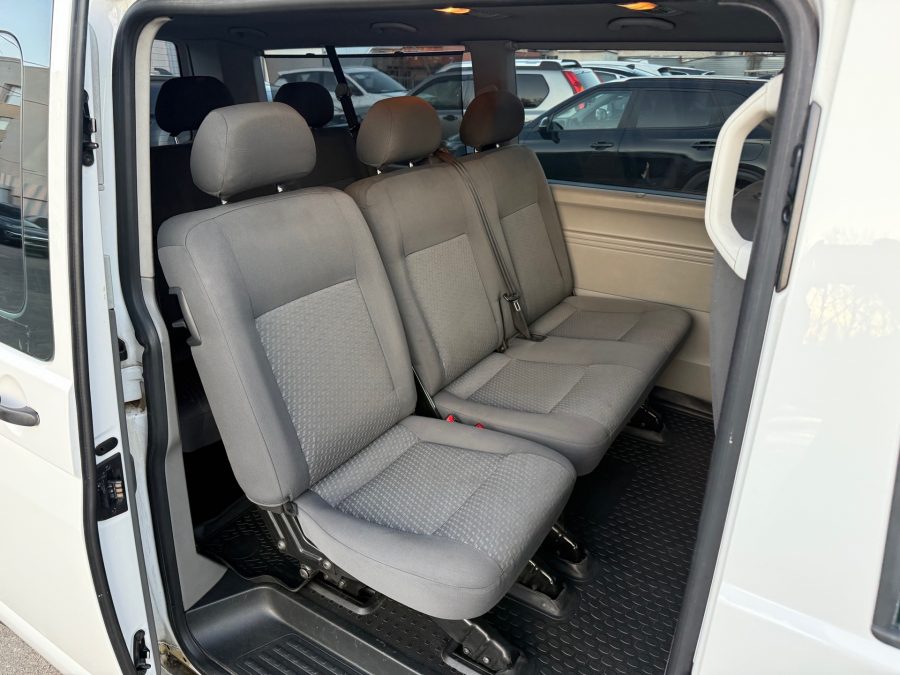Volkswagen Caravelle 2.0 MT