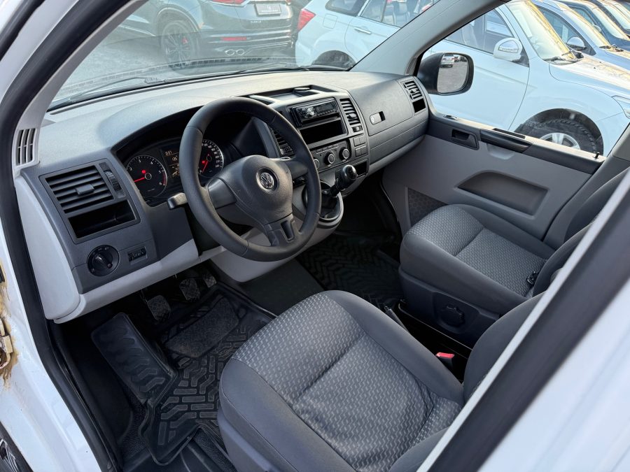 Volkswagen Caravelle 2.0 MT