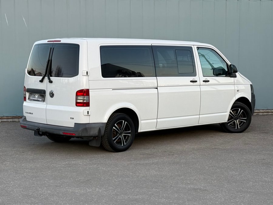 Volkswagen Caravelle 2.0 MT