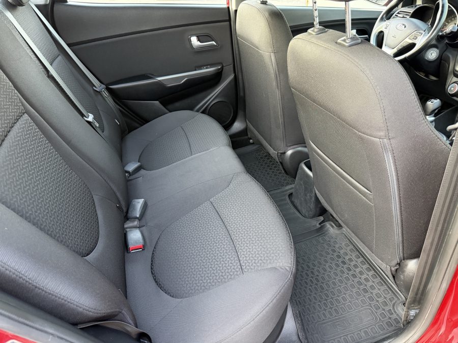 Kia Rio 1.6 MT, 2015