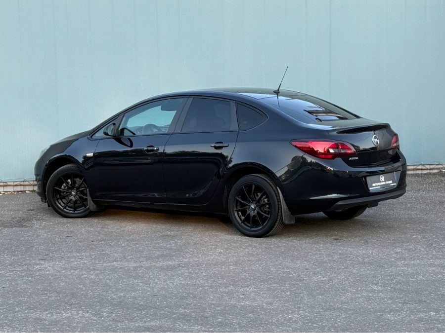Opel Astra 1.6 MT