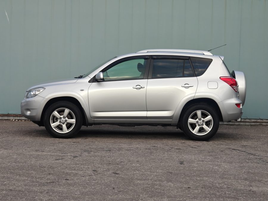 Toyota RAV4 2.4 AT