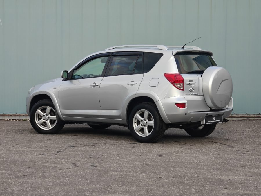 Toyota RAV4 2.4 AT