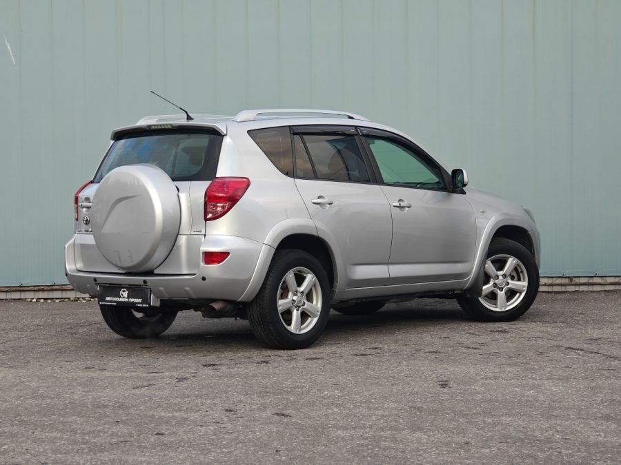 Toyota RAV4 2.4 AT