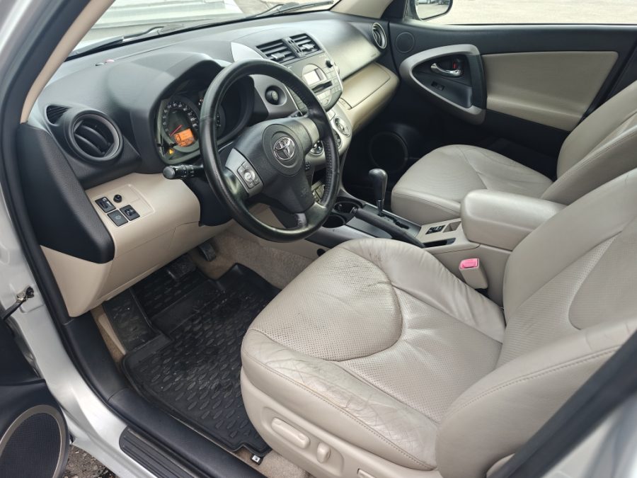 Toyota RAV4 2.4 AT