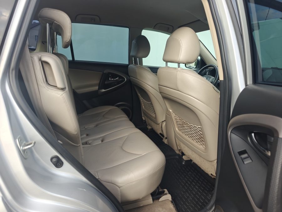 Toyota RAV4 2.4 AT