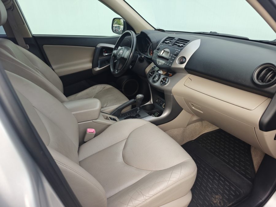 Toyota RAV4 2.4 AT