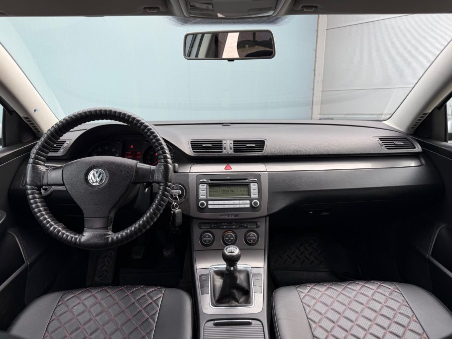 Volkswagen Passat 1.6 MT