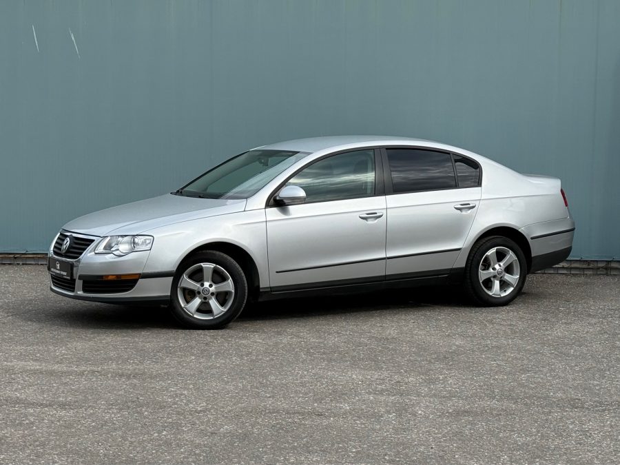 Volkswagen Passat 1.6 MT