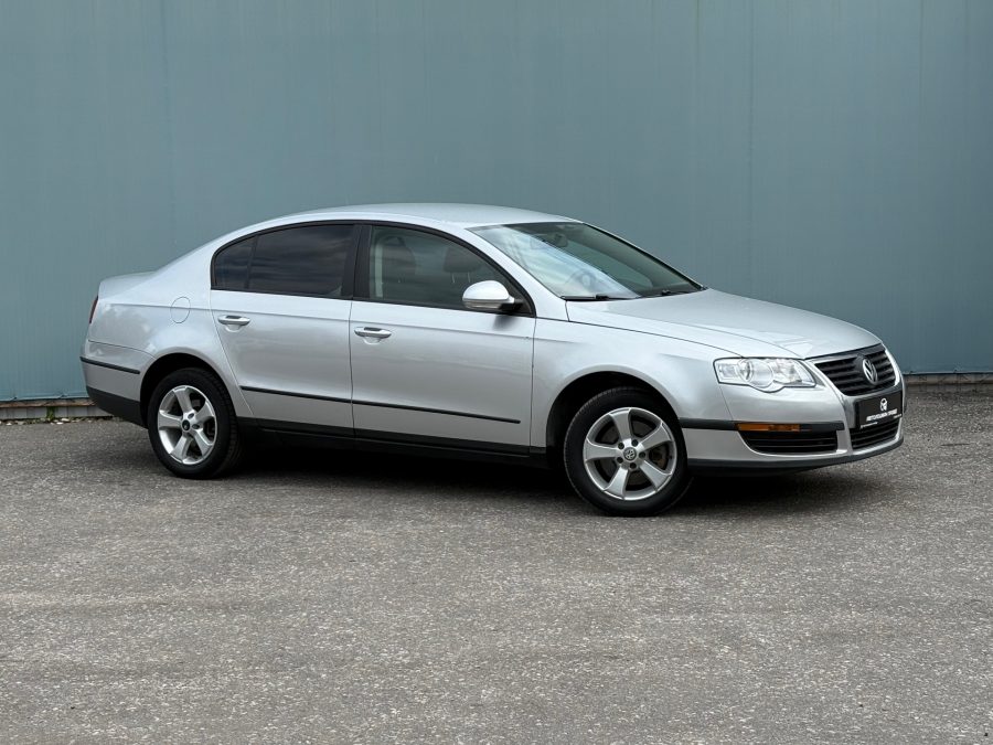 Volkswagen Passat 1.6 MT