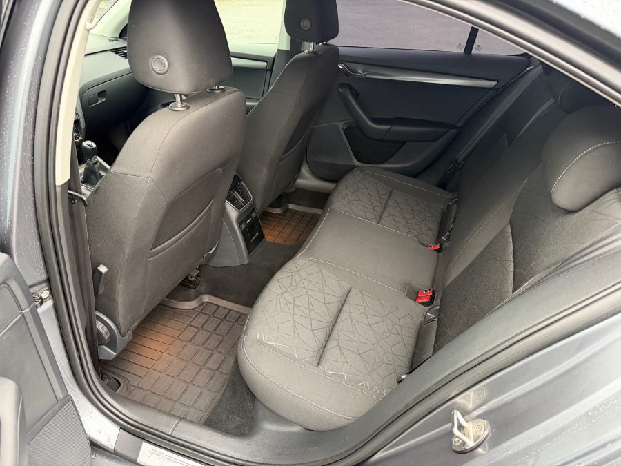 Skoda Octavia 1.6 MT