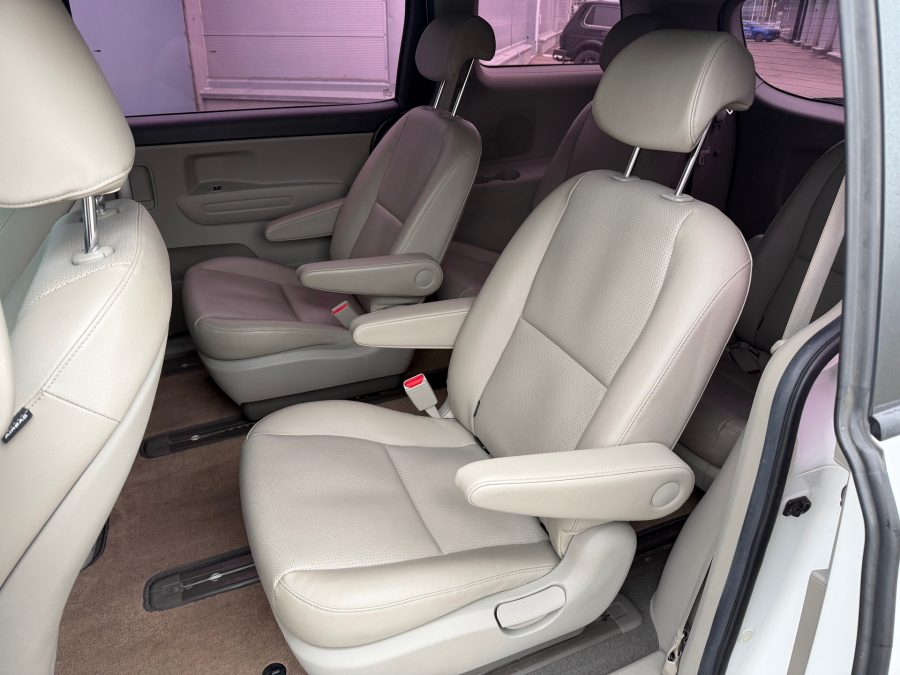 Kia Carnival 2.2 AT