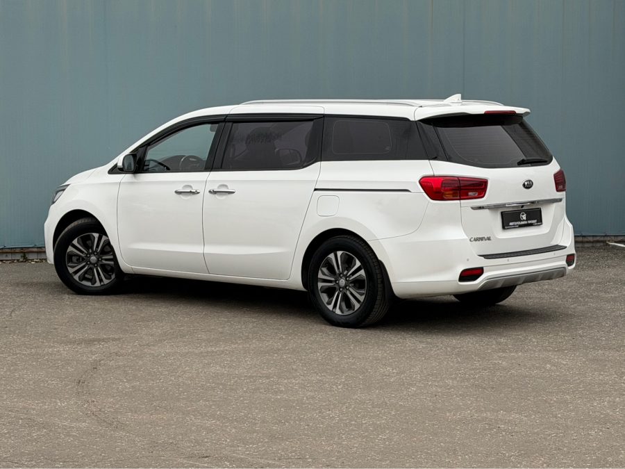 Kia Carnival 2.2 AT