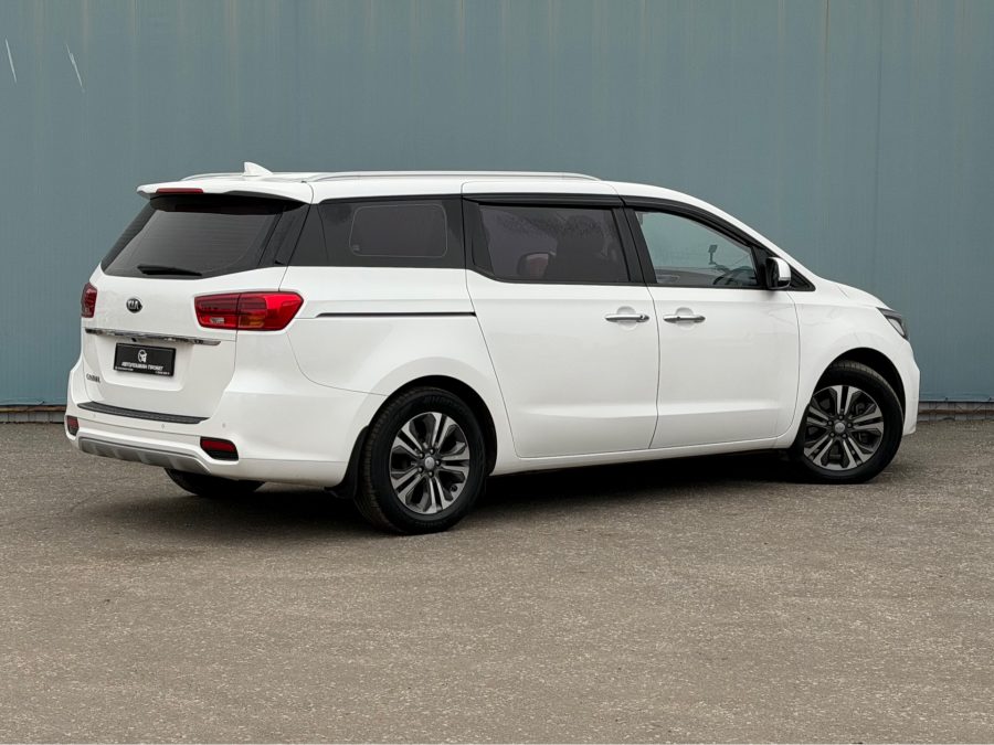 Kia Carnival 2.2 AT