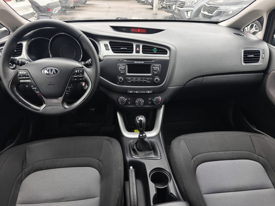 Kia Ceed 1.6 MT