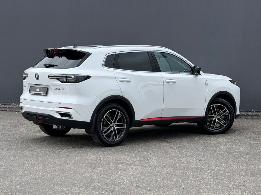 Changan UNI-S 1.5 AMT