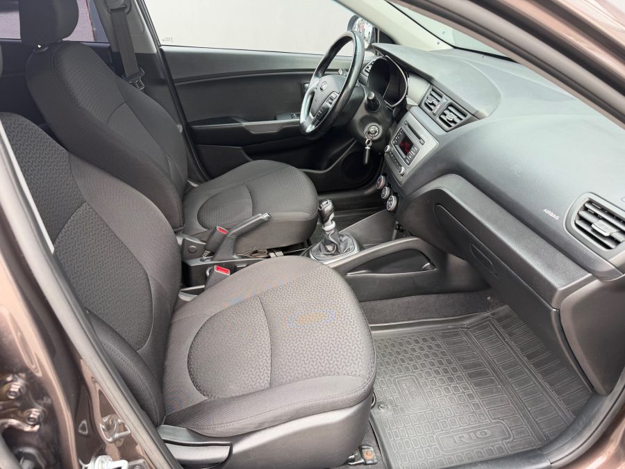 Kia Rio 1.6 MT