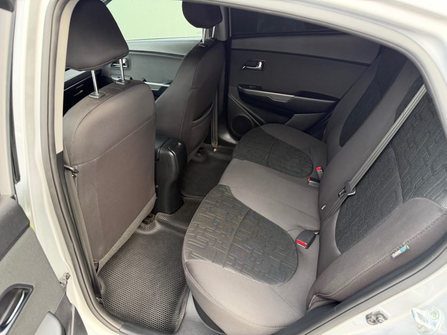 Kia Rio 1.6 AT
